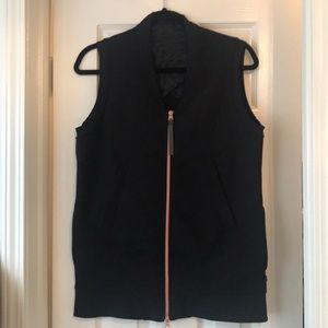Black cotton vest with brass color zipper